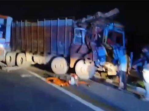 Gujrat Accident : गुजरातमध्ये प्रवासी बस आणि ट्रकचा भीषण अपघात; ६ जण ठार!