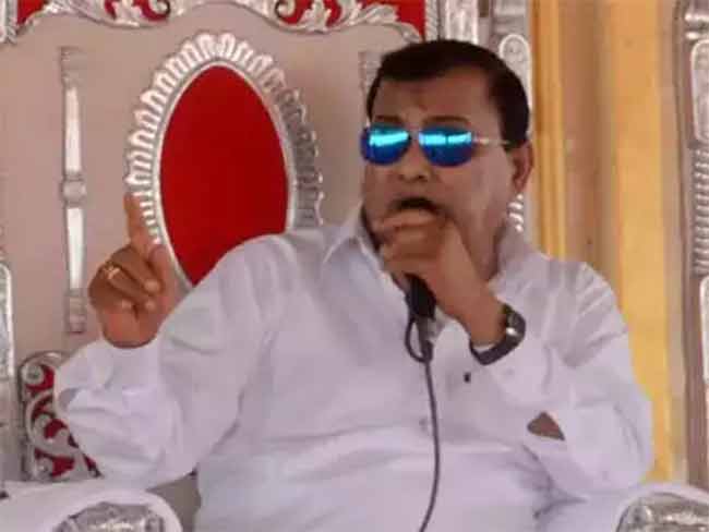 Hathras Stampede : दुर्घटनेनंतर भोलेबाबा पहिल्यांदाच माध्यमांसमोर; म्हणाला मृत परिवाराच्या लोकांना…