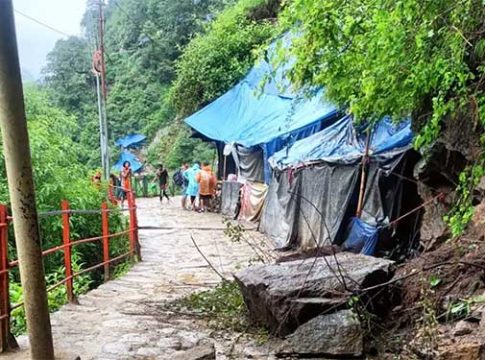 Kedarnath landslide : केदारनाथमध्ये मोठी दुर्घटना! दरड कोसळल्याने तिघांचा मृत्यू