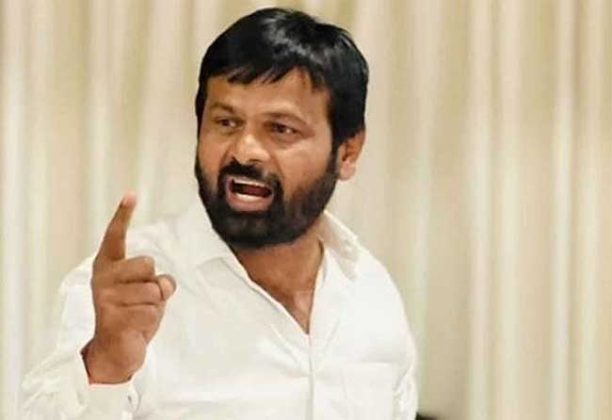 बीडमध्ये लक्ष्मण हाकेंच्या गाडीवर दगडफेक, विजयसिंह पंडित यांचे कार्यकर्ते भिडले