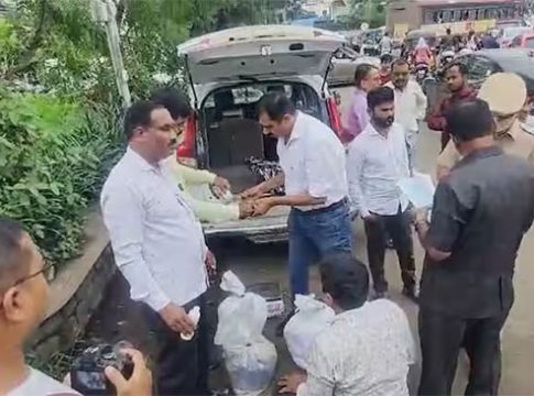 Nashik news : ऑनलाईन बुक केलेल्या गाडीत लाखोंचा गांजा! नाशिकमधील धक्कादायक प्रकार