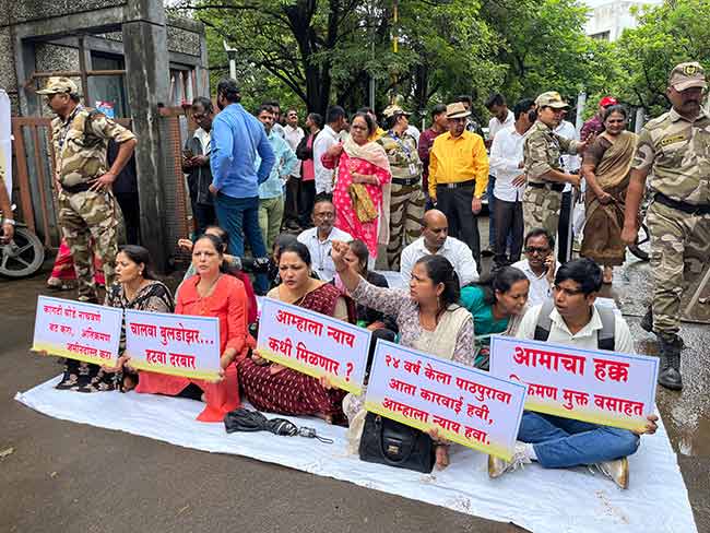 धार्मिक अनधिकृत अतिक्रमणांबाबत नाशिक महापालिकेत नागरिकांचा ठिय्या