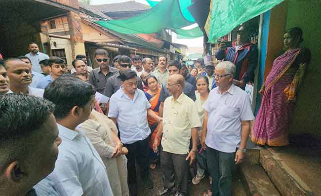 नुकसान भरपाईसाठी तातडीने पंचनामे करा; भाजप नेते खासदार नारायण राणे यांनी खारेपाटण येथील पूरातील नुकसानीची केली पाहणी