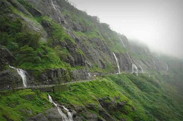 Monsoon trips : पुण्यानंतर ठाण्यातही पर्यटनस्थळांवर जाण्यास बंदी!