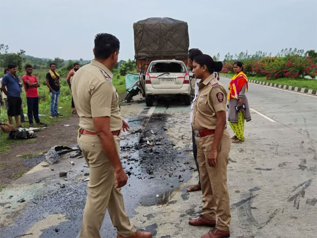 Yavatmal Accident : यवतमाळ-नागपूर महामार्गावर भीषण अपघात! एकाच कुटुंबातील चार जण ठार