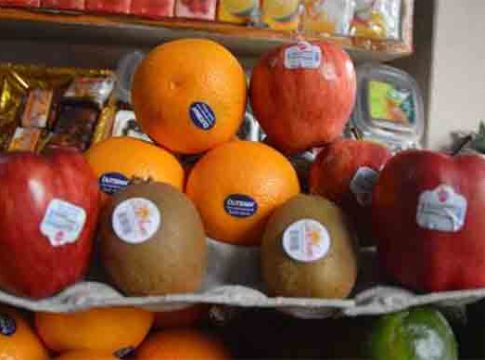 जाणून घ्या फळांवर लागलेल्या स्टिकरचा अर्थ काय?