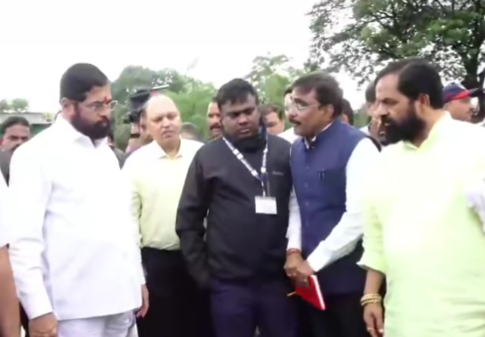 मुख्यमंत्री एकनाथ शिंदे संतापले! मुंबई-गोवा हायवेचे काम सोडून पळून गेलेल्या कंत्राटदारांना जेलमध्ये टाका