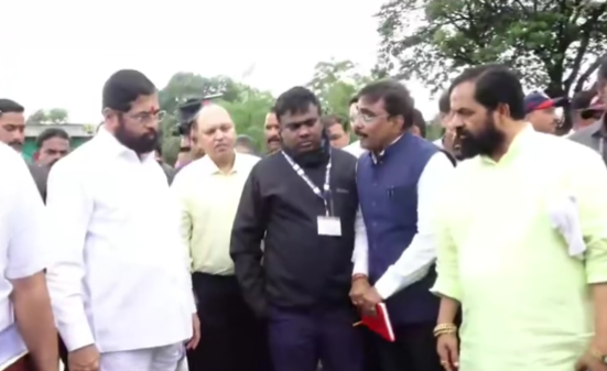 मुख्यमंत्री एकनाथ शिंदे संतापले! मुंबई-गोवा हायवेचे काम सोडून पळून गेलेल्या कंत्राटदारांना जेलमध्ये टाका