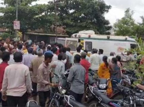 Kolhapur news : कोल्हापुरात पुराच्या पाण्यात ट्रॅक्टर उलटल्याने ८ जण वाहून गेले!