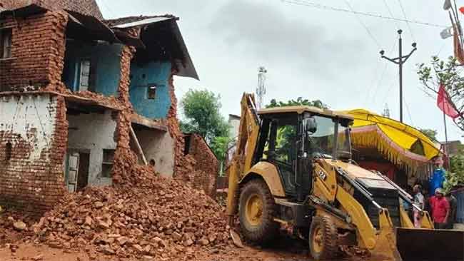 MP Wall Collapse : धक्कादायक! मातीचे शिवलिंग बनवताना भिंत कोसळल्याने ९ चिमुकल्यांचा मृत्यू