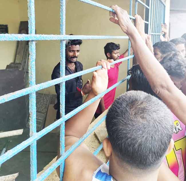 शाळेत शिकणाऱ्या अल्पवयीन मुलींची परप्रांतीयांकडून छेडछाड