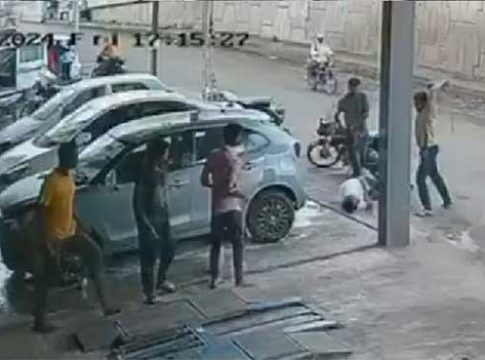 Nashik crime : नाशिकमध्ये दिवसाढवळ्या हत्याकांड! लोखंडी रॉडने सपासप १३ वार करत तरुणाला संपवलं