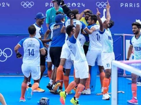 पॅरिस ऑलिम्पिकमध्ये तिरंगा फडकवणाऱ्या हॉकी संघावर पैशांचा पाऊस