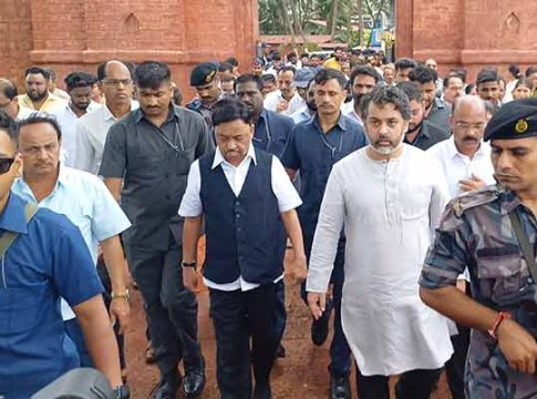 राणेंचा प्रहार : आदित्य ठाकरे, वैभव नाईक दोन तास लपून बसले; अखेर पोलिसांच्या गराड्यात पळून गेले