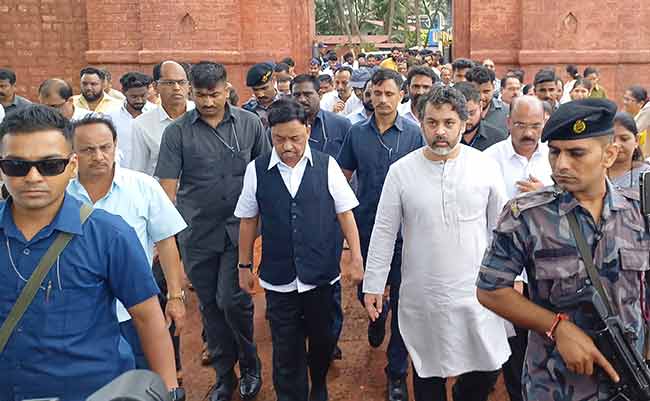 राणेंचा प्रहार : आदित्य ठाकरे, वैभव नाईक दोन तास लपून बसले; अखेर पोलिसांच्या गराड्यात पळून गेले