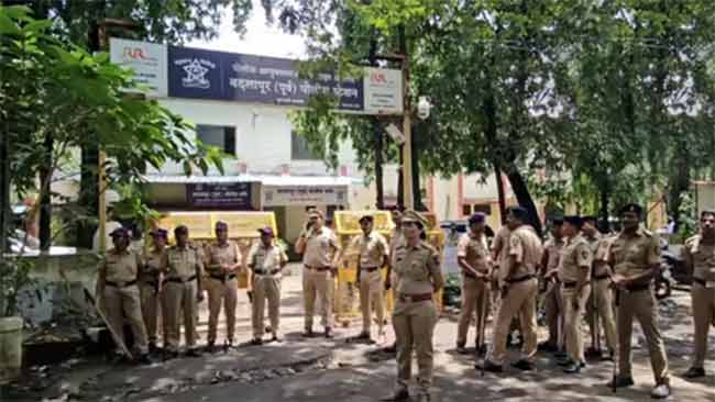 बदलापूरमधील शाळेच्या संस्थाचालकासह मुख्याध्यापक अद्यापही फरारच