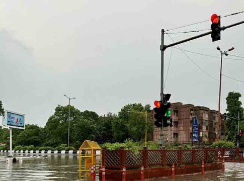Delhi Rains: मुसळधार पावसामुळे राजधानी दिल्लीत पाणीच पाणी