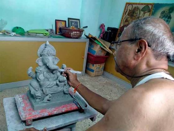 Eco Friendly Ganesha : नेरळचे जोशी साकारतात पर्यावरण पूरक शाडू मातीचा गणपती!
