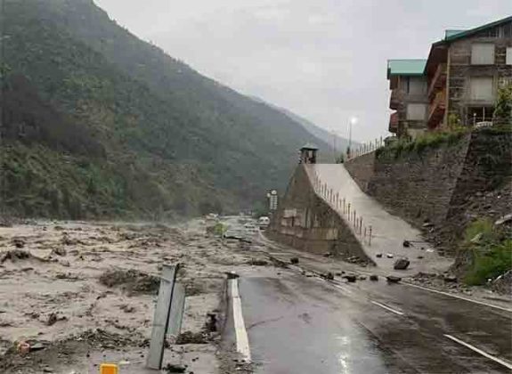 Rain: निसर्गाचा प्रकोप! दिल्ली पासून ते केरळपर्यंत पावसाचा कहर, कुठे ढगफुटी तर कुठे भूस्सखलन