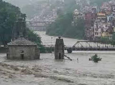 Himachal Rain : हिमाचलमध्ये ढगफुटीसह भूकंपाचे धक्के! पुरामुळे जनजीवन विस्कळीत; २८ जणांचा मृत्यू