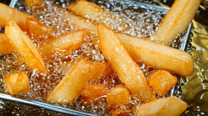 Oily Spicy Food: मसालेदार  आणि तेलकट पदार्थाच्या सेवनाने उद्भवतात अनेक समस्या?
