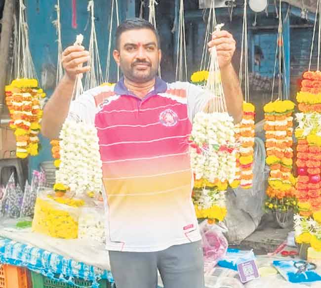 बदलत्या फॅशनमुळे ‘मोगरा’ गजरा व्यवसायावर परिणाम!
