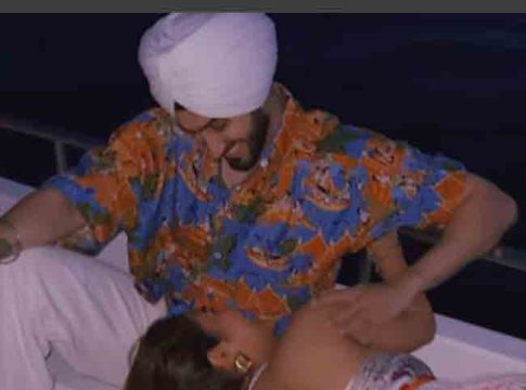 Neha Kakkarने पतीसोबतचा प्रायव्हेट व्हिडिओ केला शेअर, सोशल मीडियावर गोंधळ