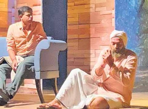 संवेदनशील बावीस मजल्यांचा “प्रेम उत्सव”