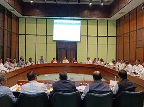 वक्फ बोर्ड : जेपीसीच्या बैठकीत वादावादी; विरोधी पक्षाच्या सदस्यांनी नोंदवले तरतुदींवर आक्षेप