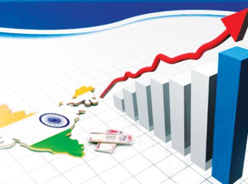 संकटकाळातही अर्थव्यवस्था गतिमान