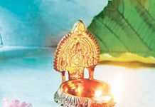 कर्मांची निरांजने  मंद तेवताना...