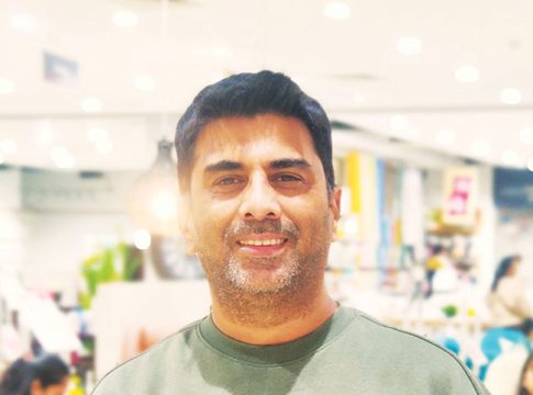 संकलन ते दिग्दर्शन प्रवास