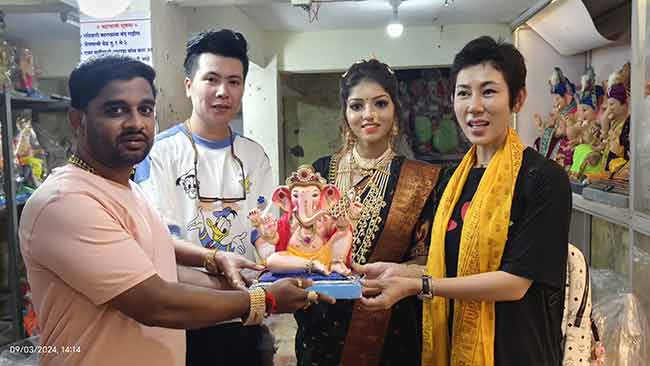 Ganeshotsav 2024 : परदेशी पाहुण्यांना पेणच्या गणेश मूर्तीचे आकर्षण