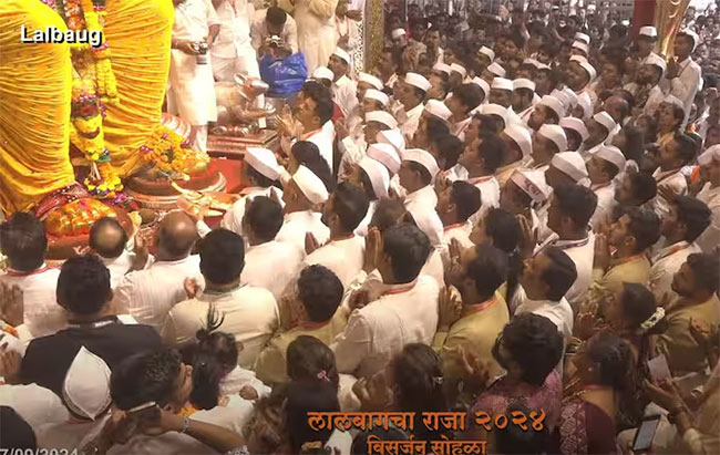 Visarjan Miravnuk 2024 : बाप्पांच्या विसर्जनासाठी दुमदुमली नगरी..