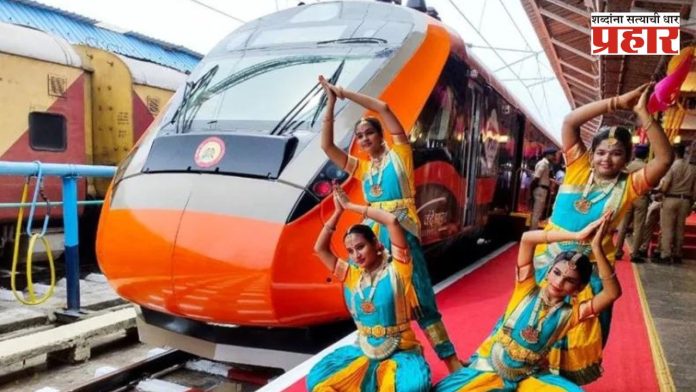Vande Bharat Sleeper Train : वंदे भारत स्लीपर ट्रेनचा फोटो पाहिलात का ? रेल्वेमंत्री अश्विनी वैष्णव यांनी दाखवले मॉडेल