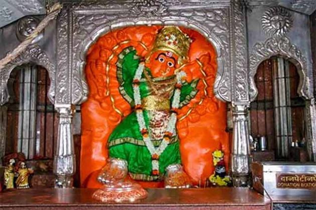 नवस फेडण्यासाठी जाणाऱ्या भाविकांच्या गाडीला भीषण अपघात, २६ जखमी