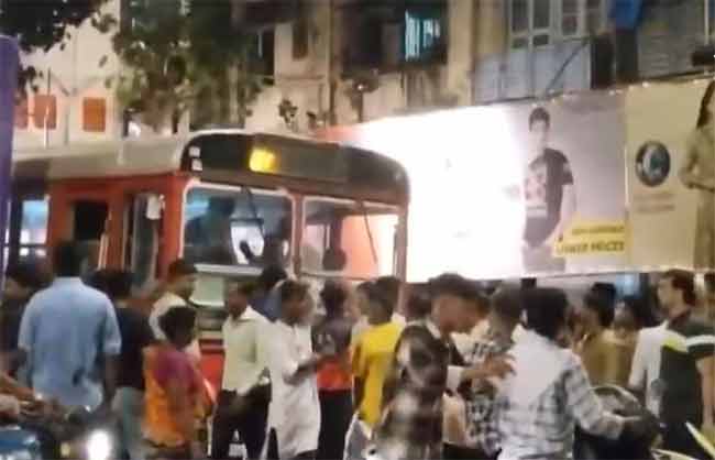 गोराई आगारातील बसने तरुणाला चिरडले