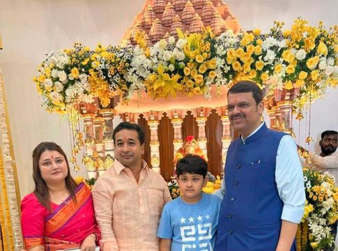 आमदार नितेश राणेंनी सहकुटुंब उपमुख्यमंत्री फडणवीस यांच्या घरी घेतले गणेश दर्शन!