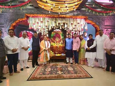 वर्षा निवासस्थानी भाजप राष्ट्राध्यक्ष जे.पी नड्डा यांच्याकडून गणरायाचे दर्शन