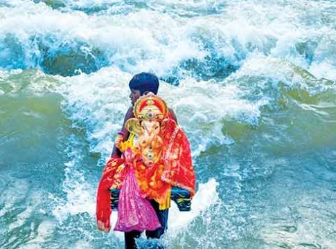 बाप्पांना निरोप देताना...