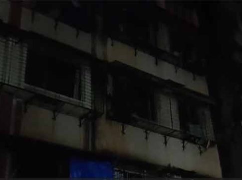 Ghatkopar Fire : घाटकोपरमध्ये भीषण आग! परिसरात धुराचे लोट; १३ जण जखमी