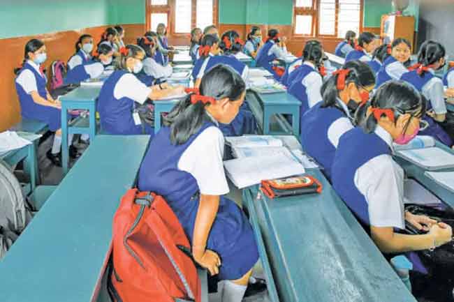 मराठी शाळेतील मोफत शिक्षणाकडे पालकांची पाठ, इंग्रजी शाळांना पसंती
