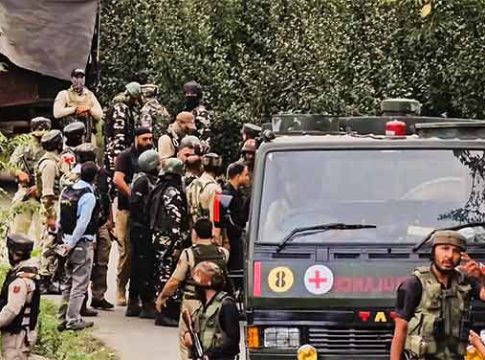 जम्मू-काश्मीर चकमकीत एएसपीसह ५ जवान जखमी