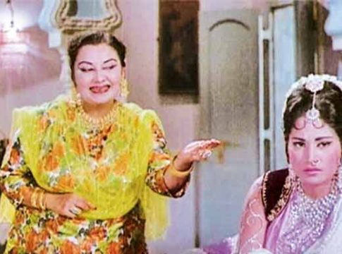 “जीनेवाले झुमके मस्ताना होके जी...”