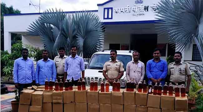 गोवा बनावटीची अवैध दारू पोलिसांकडून फिल्‍मी स्‍टाईलने जप्त