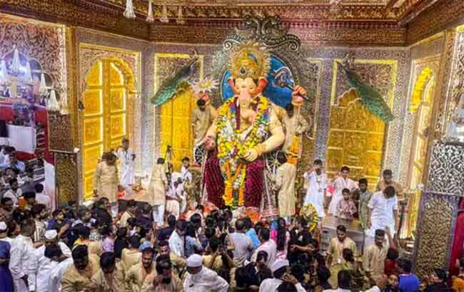 लालबागच्या राजाचरणी गणेशोत्सवात भक्तांकडून कोट्यावधींचे दान