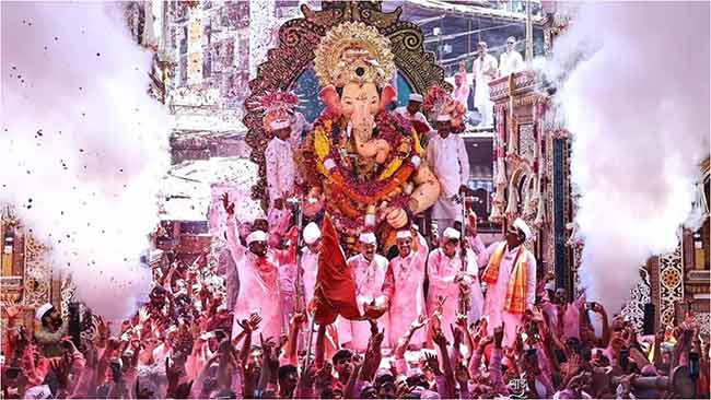 Lalbaugcha Raja Visarjan : पुढच्या वर्षी लवकर या! २३ तासांच्या मिरवणुकीनंतर लालबागच्या राजाला भाविकांचा निरोप