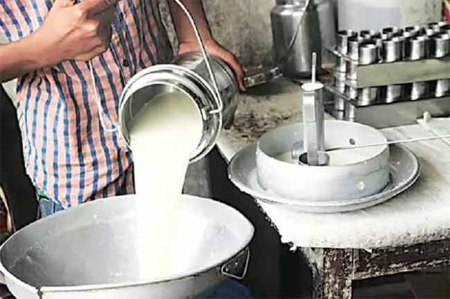 Mumbai News : अन्न व औषध प्रशासनाची कारवाई; मुंबईतून २८५ लिटर भेसळयुक्त दूध जप्त!