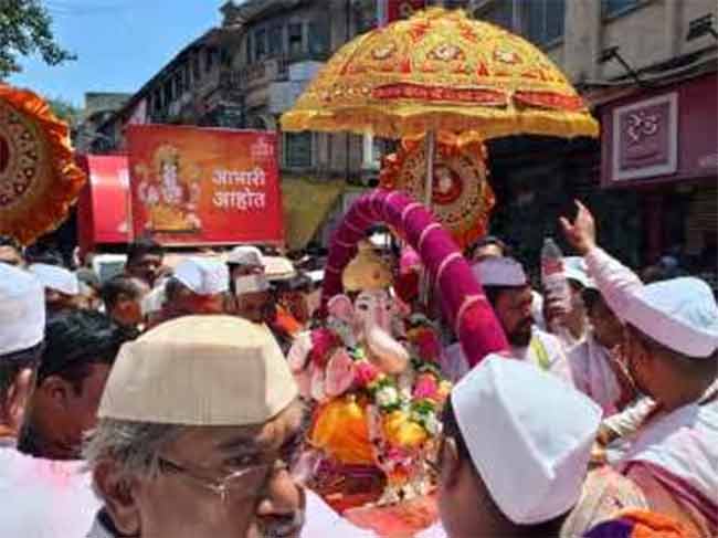 Pune Ganesh Visarjan : २७ तास उलटूनही पुण्यात मिरवणूका सुरूच; अनेक भागात वाहतूक कोंडी!