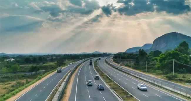 Pune News : पुण्यातील रस्त्यांवर अवजड वाहनांना नो एन्ट्री!